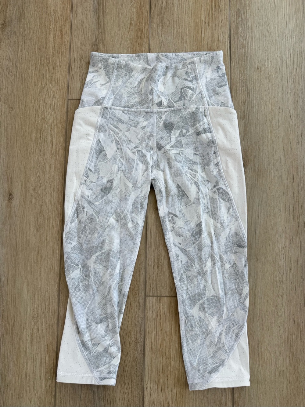 lululemon Athletica White & Light Gray Patterned Leggings